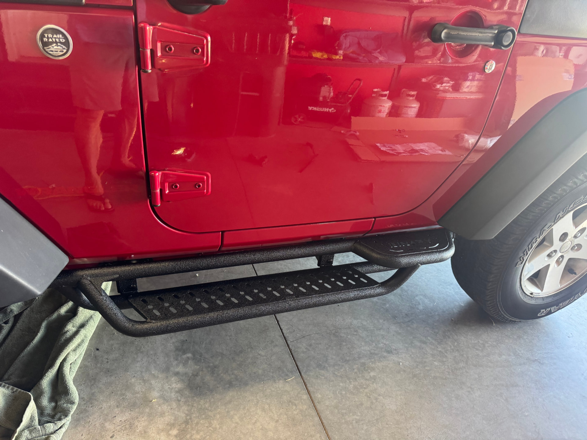 Binary step rails installed along Skadi's rocker panel