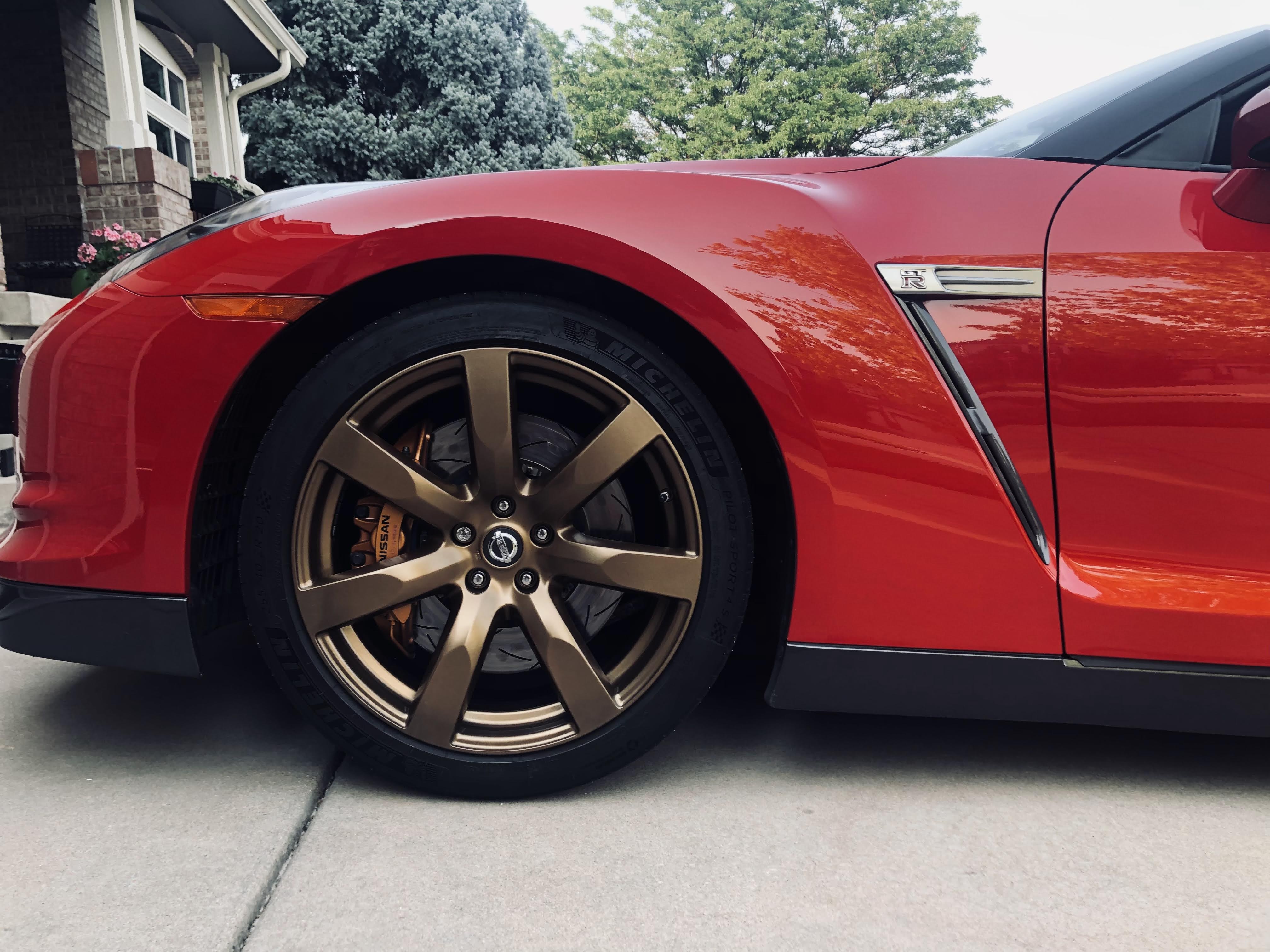 Front wheel and fender vent close-up with bronze wheel