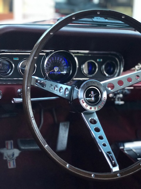 Wood-and-chrome Mustang steering wheel and dash