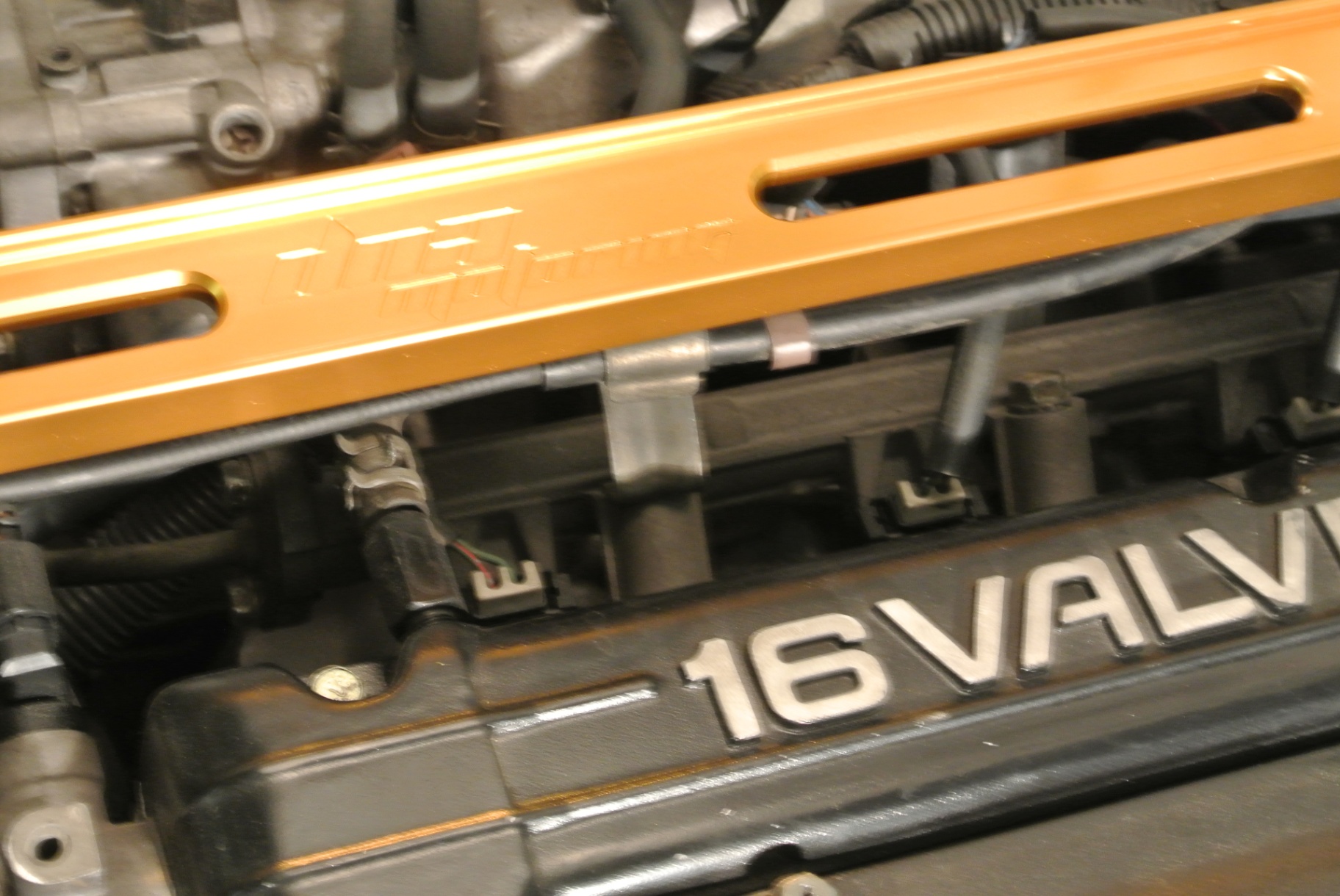 DCS Motoring strut bar over the 16-valve cover